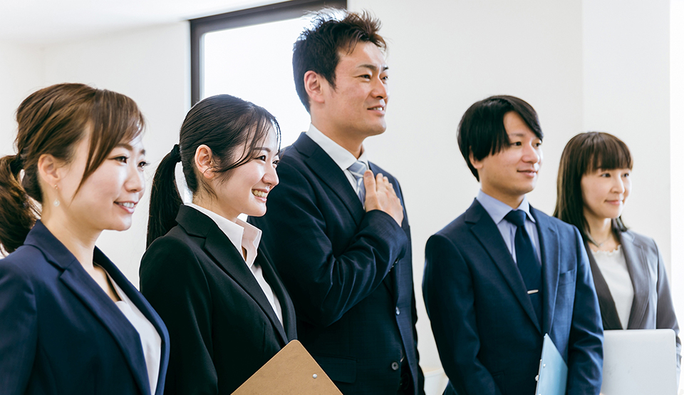 複数の職員で業務を遂行します